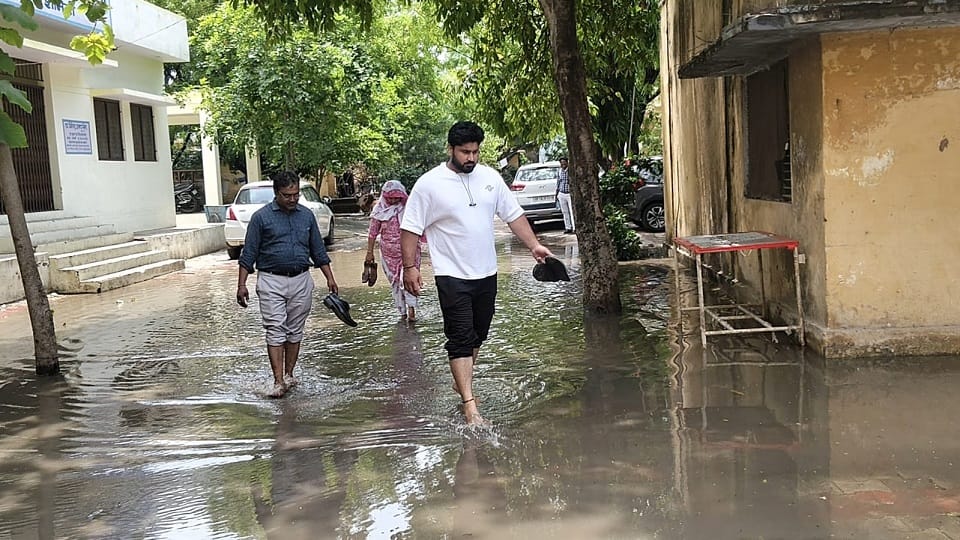 Shamli: Power supply disrupted in 230 villages across the district due to storms and rain; 25 poles toppled
