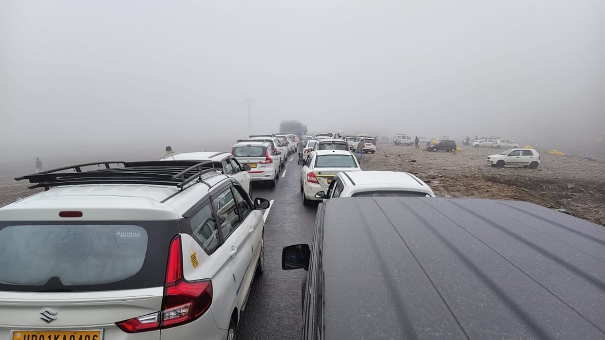 Hundreds of tourists stuck in a three-hour traffic jam at Rohtang; overtaking exacerbates the problem.