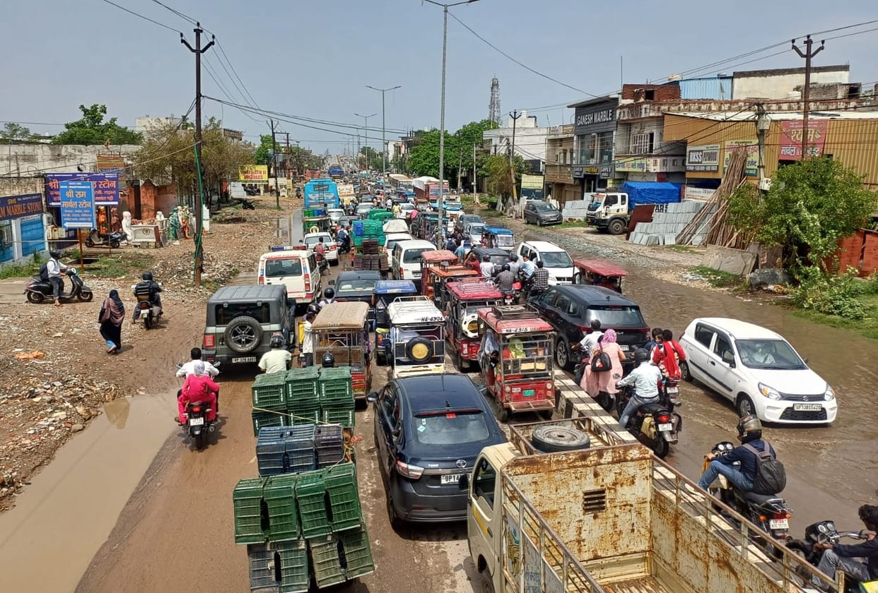 Normal life disrupted by storm and rain water enters government hospital roads blocked in Hapur