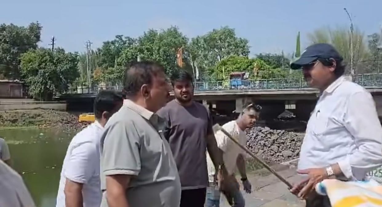 Madhya Pradesh News BJP MP Alok Sharma Threatens Sehore CMO with Immediate Suspension During Inspection