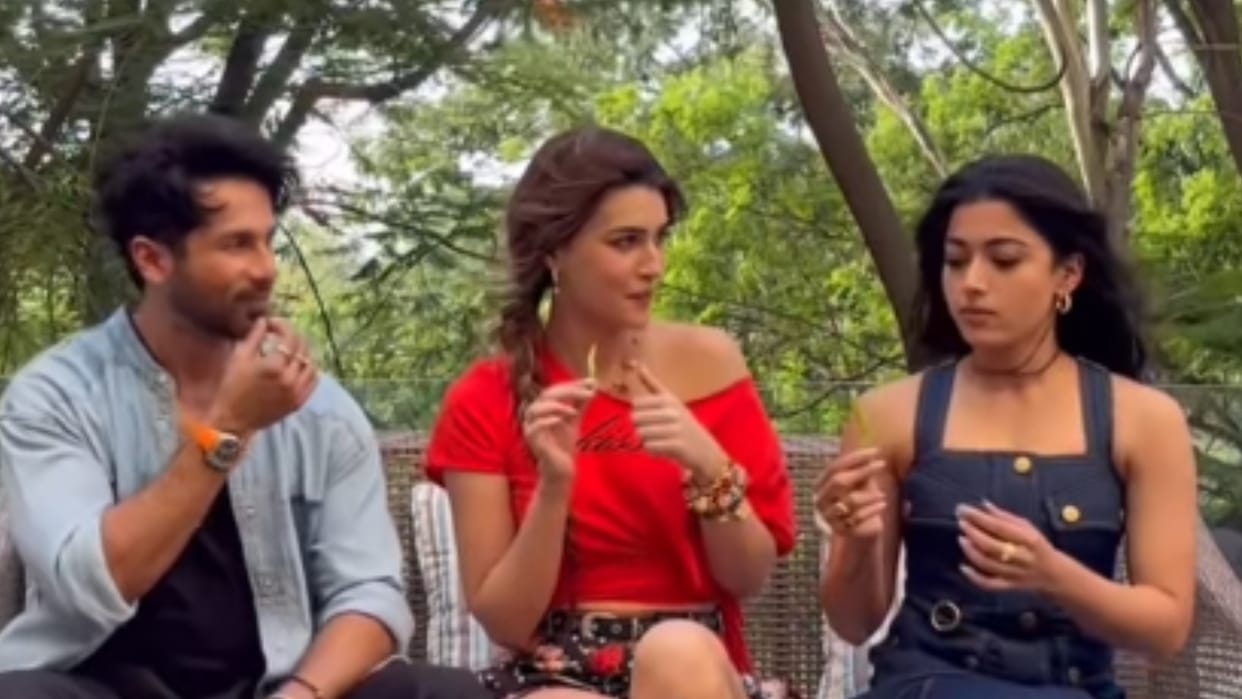 kriti sanon And rashmika mandanna And Shahid Kapoor Promote Movie Cocktail 2 Eat Padapav