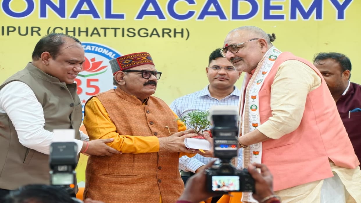 Union Minister Giriraj singh honored Acharya Surendra Pratap Singh in Raipur CG