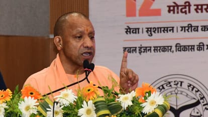 Cm Yogi in Varanasi