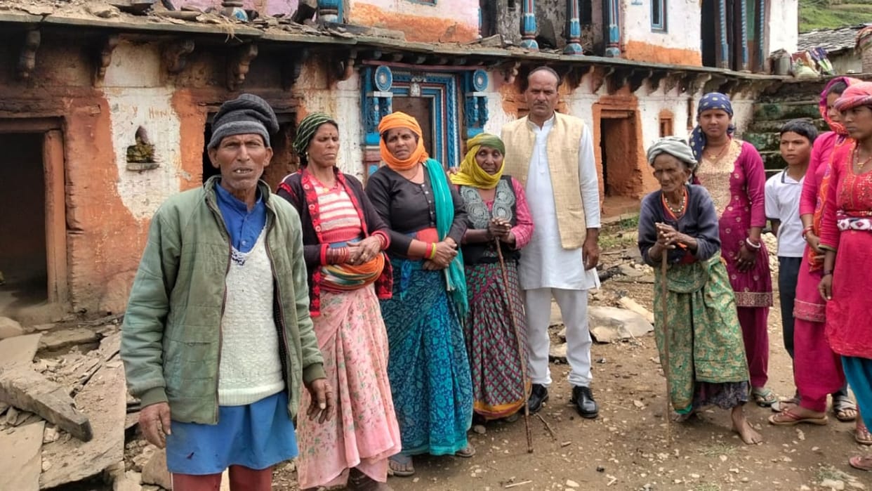 Massive fire broke out in Kot village of Ghansali  12-room house was reduced to ashes Tehri garhwal
