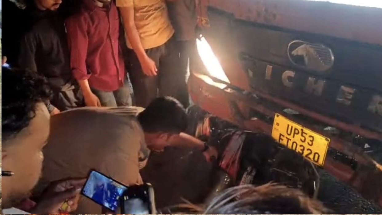 Bike dragged for a kilometer after getting stuck in a dumper; villagers nabbed the driver.