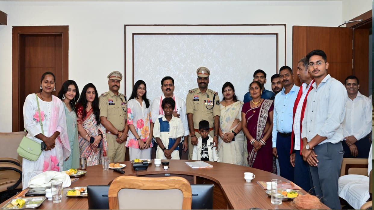 Vijay Sharma met Shaurya Chakra winning soldiers, paid tribute to their bravery and service to the nation