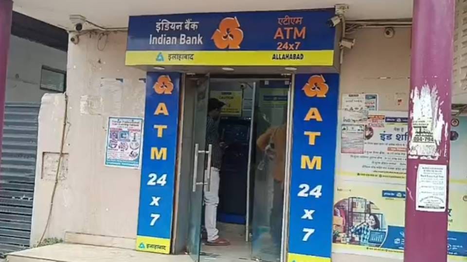3.60 crore scam in Indian Bank society in Gonda FIR registered against 69 bank officials and employees