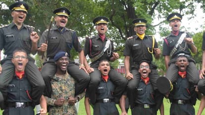 Dehradun IMA POP: तिरंगे की शपथ के साथ फर्ज का सफर हुआ शुरू, तस्वीरों में देखें देश के नए रणबांकुरों का जुनून Dehradun IMA POP 2026 Picture 515 Cadets Commissioned into Army First Ever Nine Women Officers Pass Out