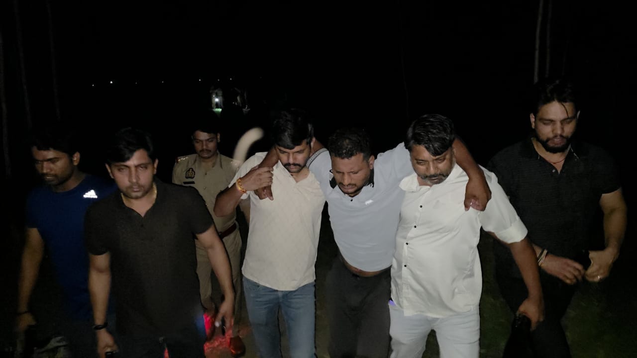 पुलिस की गिरफ्त में आरोपी