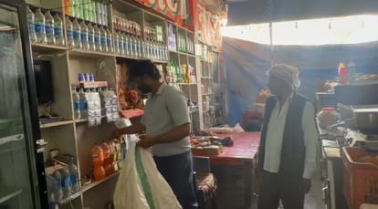 Kanpur SI verbally abused elderly merchant shop vacated no action taken even after five days protest staged