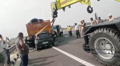 Unnao Ganga Expressway Accident High speed and a moment of drowsiness caused the accident four friends died