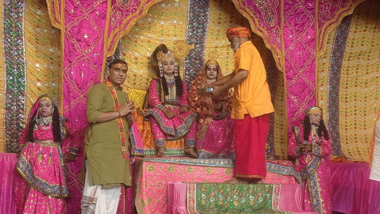 Jhansi: Raslila begins at Mehndi Bagh during Purushottam Maas