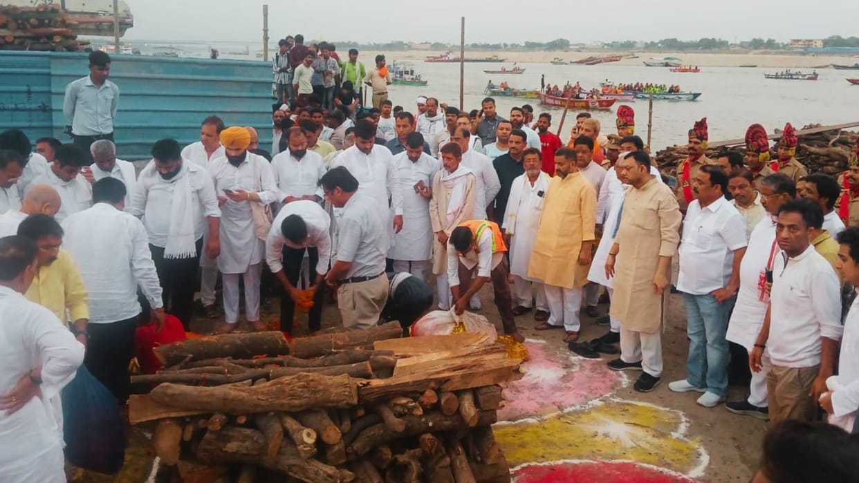 Shooter Jaspal Rana last rites performed at Manikarnika Ghat in Varanasi