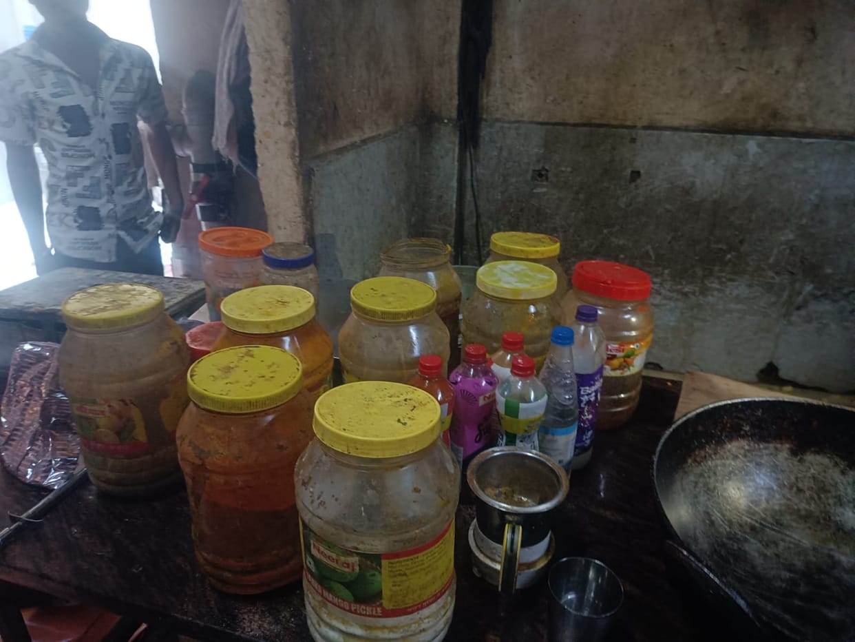 Indore: Contaminated food was being served at an Indore hostel mess; the mess was sealed following a complaint