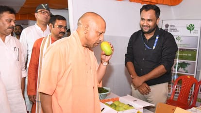CM Yogi Adityanath said that country becomes great when it led by great personality in Varanasi