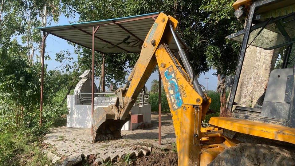 Moradabad: Shrine built after encroaching on temple land; administration uses bulldozer to demolish it