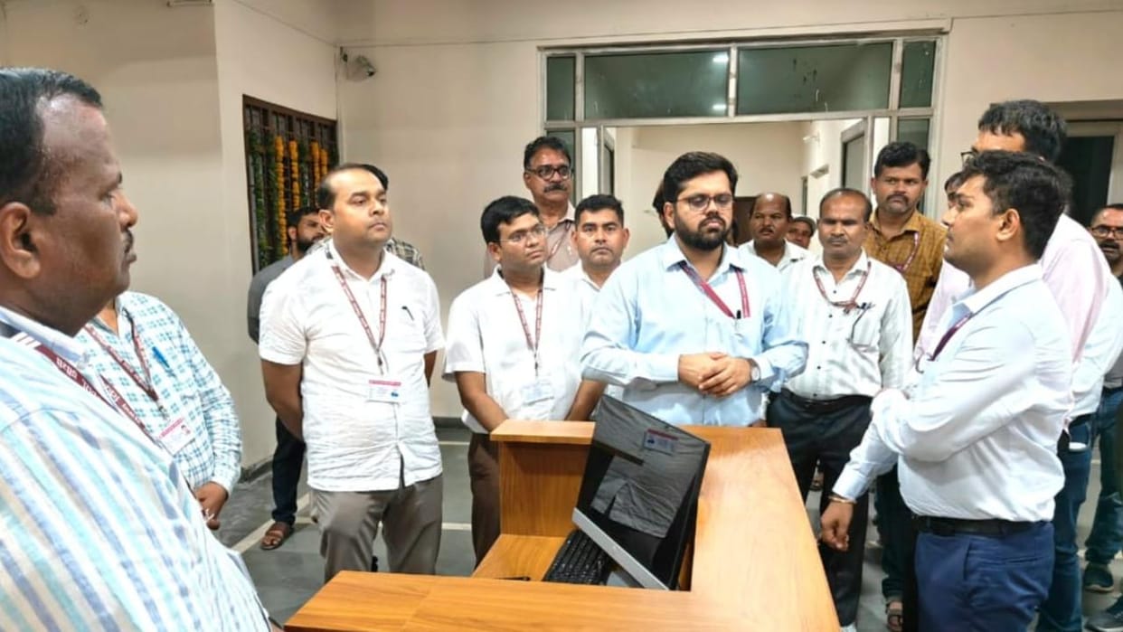 Jhansi: Help desk launched at Vikas Bhawan; DM inaugurated the facility
