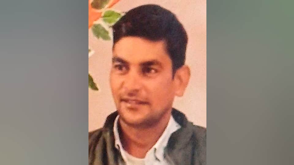 Woman kills husband with lover in baghpat Wife arrested search on for lover