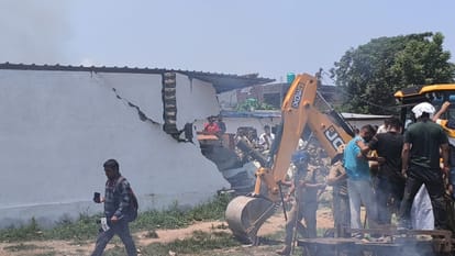Dehradun BJP leader Murder Communal violence houses set on fire stone-pelting, bulldozers Know All Updates