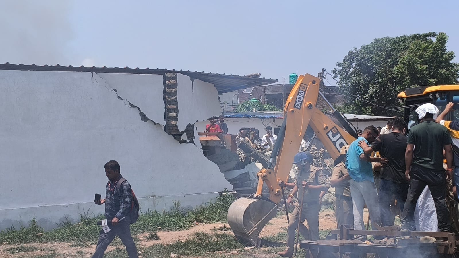 BJP Leader Murder In Vikasnagar Chaos prevailed in Bairagiwala late into night protesters Ruckus Photos