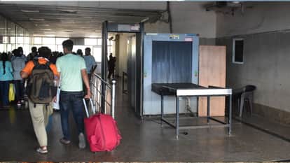 Serious security lapses have been found at Gorakhpur railway station; the CCTV cameras are not functioning.