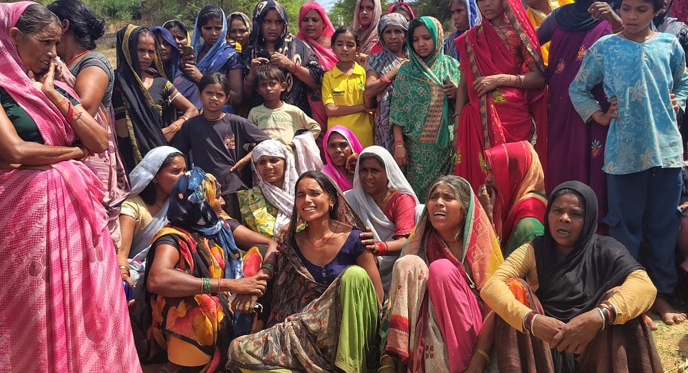 Kanpur Dehat Teenage girl drowns while bathing in Yamuna youth who jumped in to save her also missing