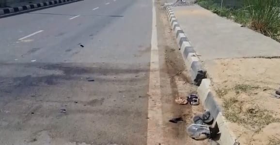 Kanpur Pickup truck driving on wrong side runs over motorcycle father died and four children injured