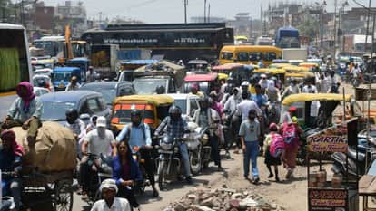 Varanasi Traffic 26-foot-wide road with construction encroaching eight feet 16-foot-wide bus trying to turn