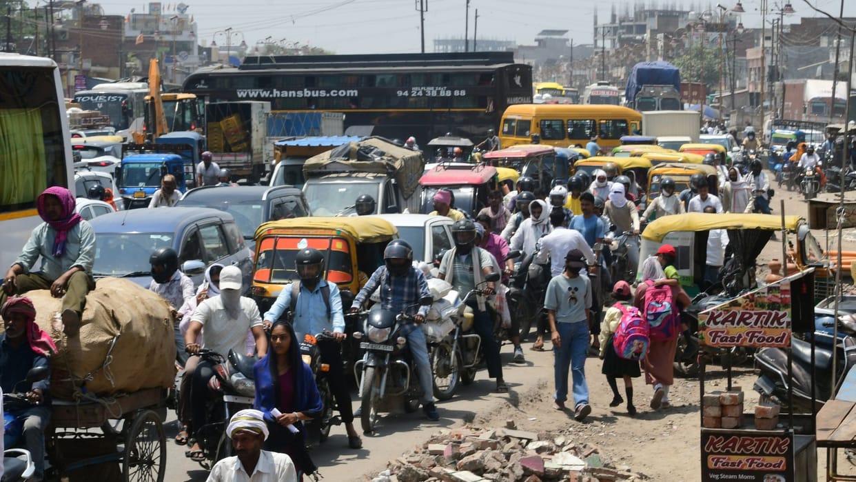 Ghazipur-bound buses not operating from Lahartara stand gate closed in Varanasi
