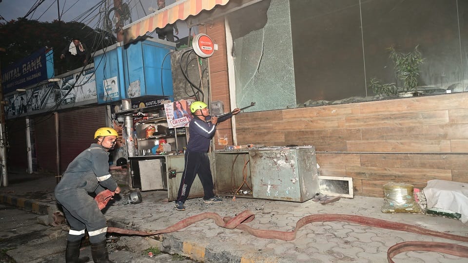 Fire breaks out at a restaurant on Nainital Road