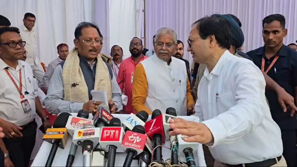 CM Sai arrived to attend the Rajak community conference in Bodri officials accorded him a warm welcome in Bila