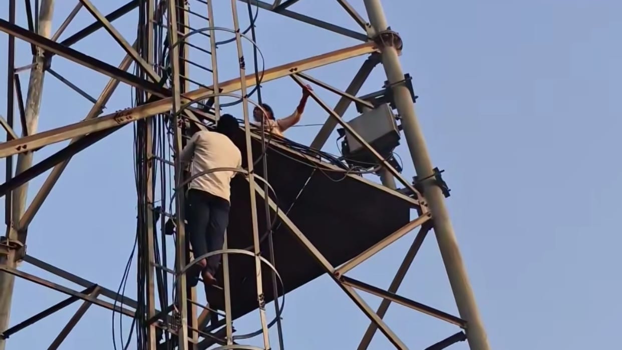 Married woman in Gopalganj climbs mobile tower distressed by husband's illicit affair