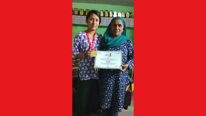 raghavi success story grandmother raised orphan girl hamirpur
