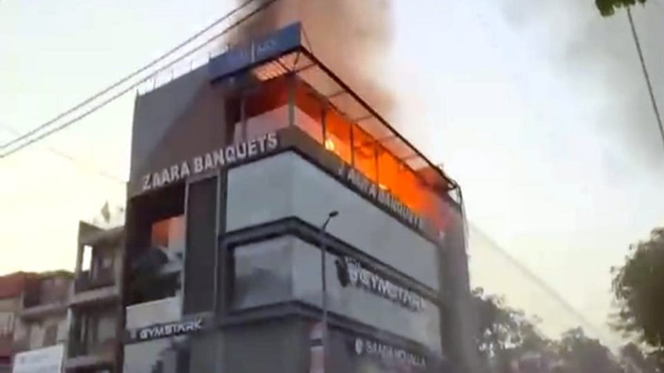 Delhi Fire: Massive fire breaks out from a banquet hall's tandoor in Kalkaji