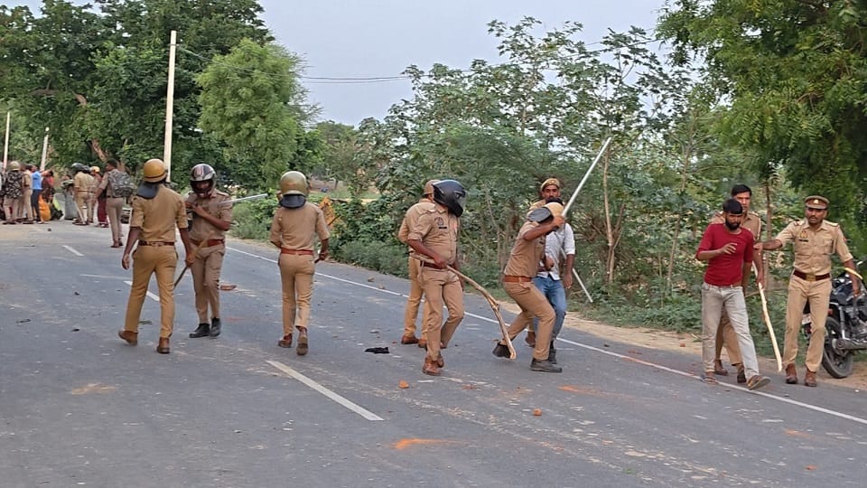 Agra Chaos After Fatal Thar Crash: Villagers Stone Police 11 Personnel Injured