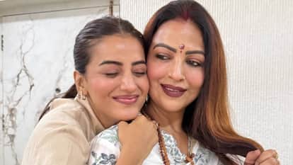 Bhojpuri star Akshara singh Extends wishes On her Mother and famous actress Nilima singh Birthday see photos