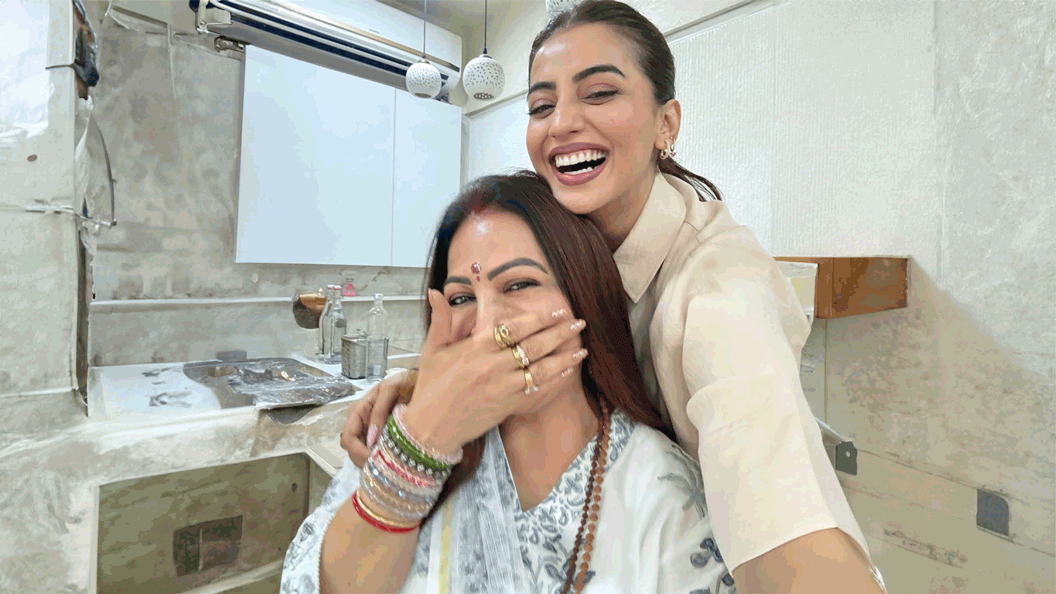 Bhojpuri star Akshara singh Extends wishes On her Mother and famous actress Nilima singh Birthday see photos