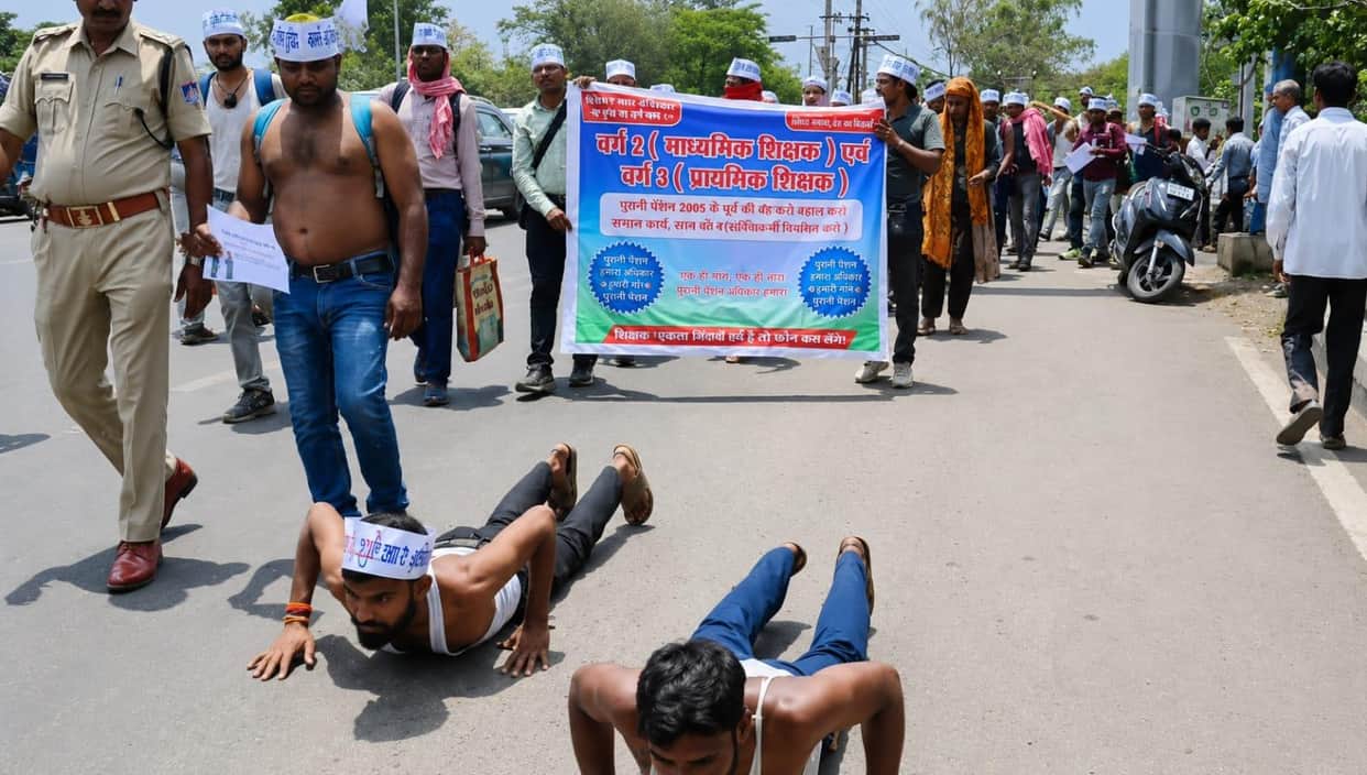 Bhopal: Candidates staged a protest by lying on the road, partially unclothed, under the scorching sun, demand
