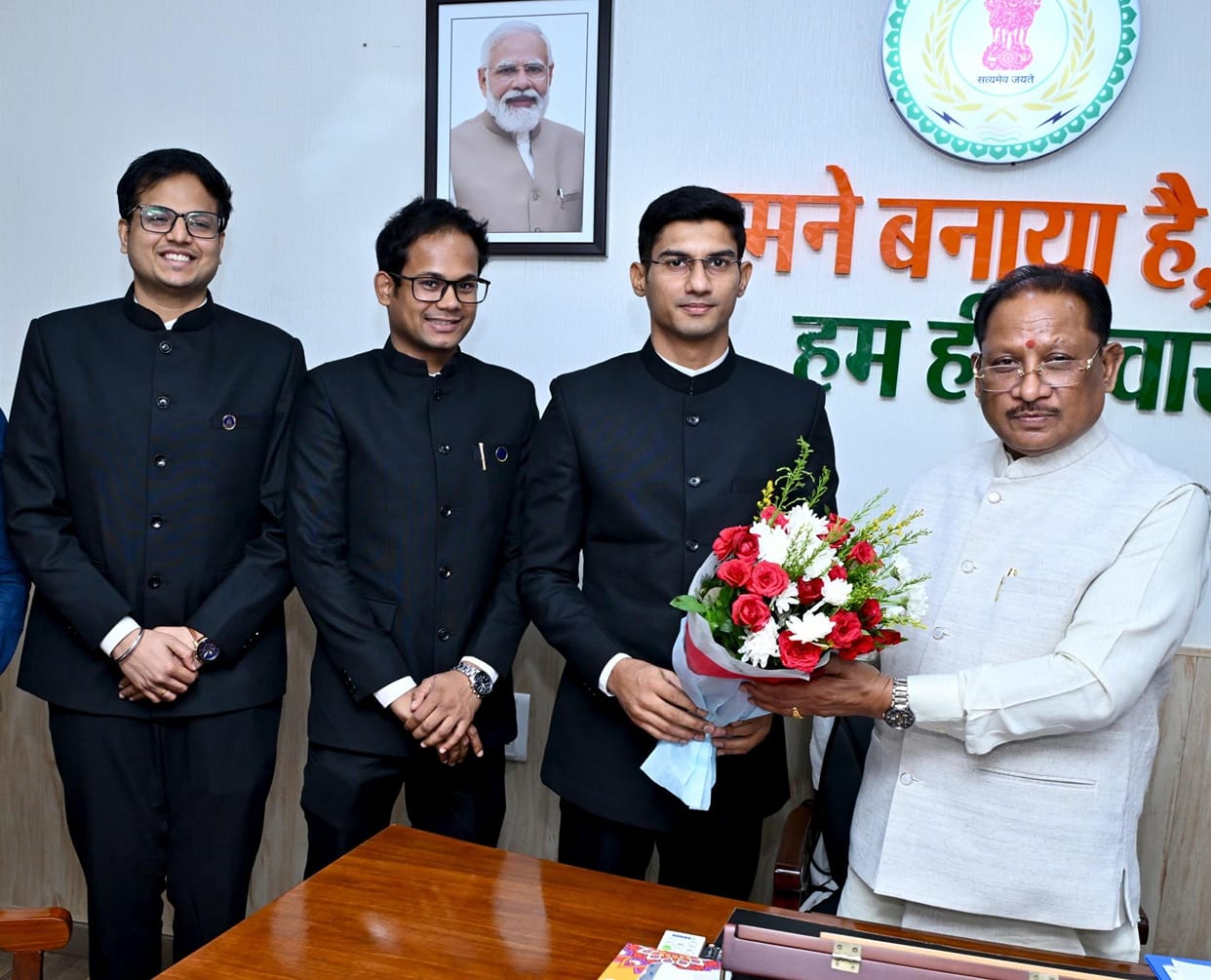 CG News, Probationary IAS officers met Chief Minister Vishnu Deo Sai