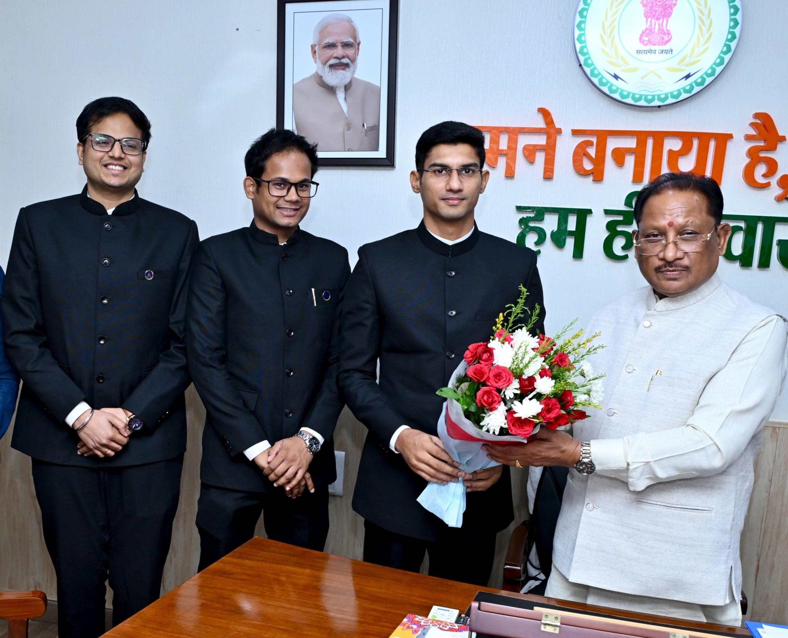 सीएम विष्णुदेव से प्रशिक्षु आईएएस अधिकारियों ने की मुलाकात