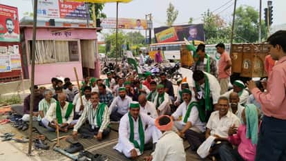 Sub-inspector accused of extortion farmers sit protest at police outpost premises in Budaun