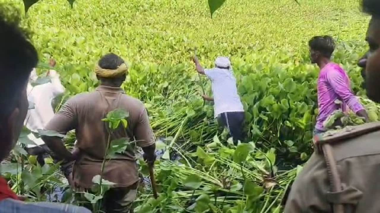 ग्रामीणों के सहयोग से बालक की तलाश में जुटे वन कर्मी
