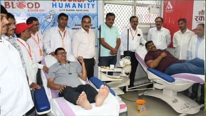 200 people donated blood at a camp organized by the Amar Ujala Foundation in the Gorakhpur-Basti division.