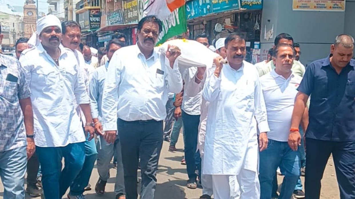 Congress enraged over rejection of Meenakshi Natarajan nomination Youth Congress took out a symbolic funeral