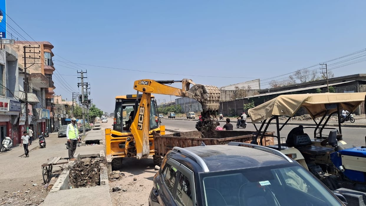 Risk of traffic jams and landslides on the highway to decrease now.