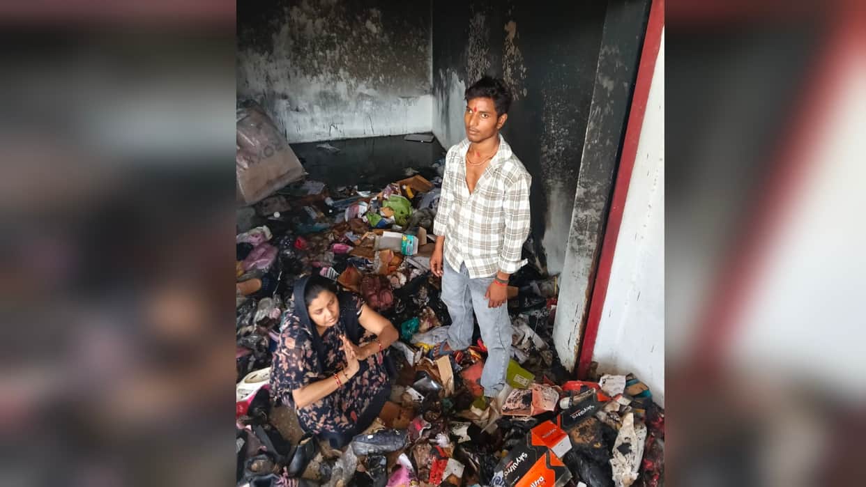 Prayagraj News: Fire breaks out at a shoe shop under suspicious circumstances