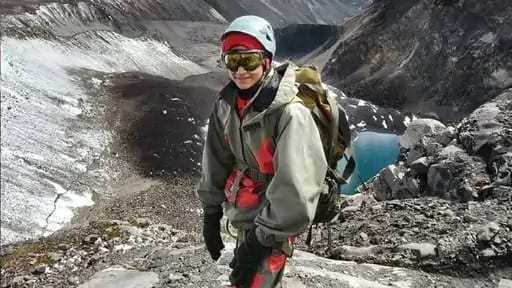 Indore News Kanika Raghuvanshi scales Gorichen Glacier in NIMAS mountaineering course