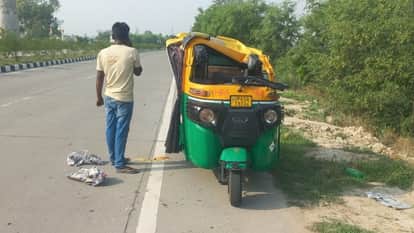 Two people including an auto-rickshaw driver injured after being hit by an unidentified truck in azamgarh