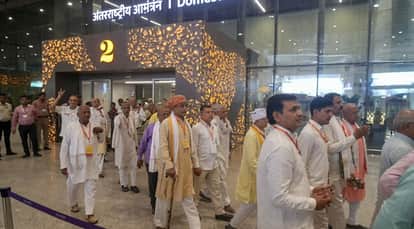 UP: Farmers who gave up land for Jewar Airport have arrived in Lucknow; they will meet CM Yogi Adityanath.