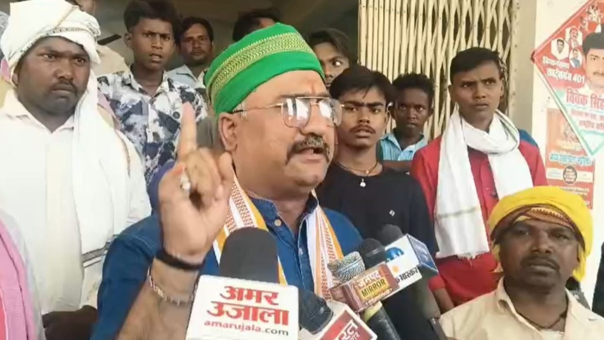 Memorandum submitted to SP and Congress district presidents to protect forests, land, and water in sonbhadra